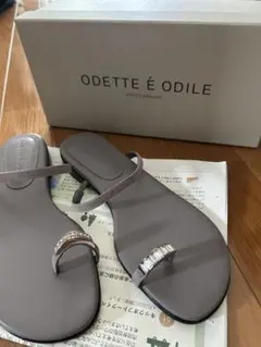 【箱付き美品✨】ODTTE É ODILE ビジュー付きサンダル グレー