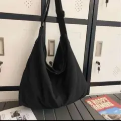 ショルダーバッグ シンプル　メッセンジャーバッグ　ブラック　男女兼用