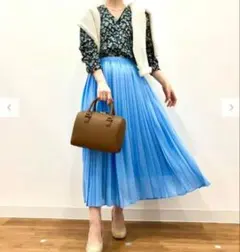 Vネックブラウス