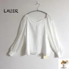 新品　LAUIR ハートネック　ブラウス カットソー　ホワイトのサムネイル