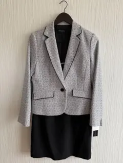 新品タグ付　セレモニースーツ　ジャケット11号・スカートW67 ツイード白×黒