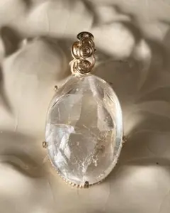 ハンドメイドペンダントトップ⭐︎クォーツインクォーツ