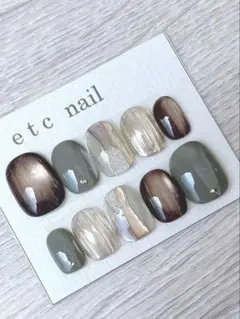 No.323ベリーショート　ネイルチップ　グリーン　キラキラ　マグネット　冬