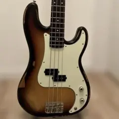 Vintage ICON Series V4プレシジョンベース　レリックのサムネイル