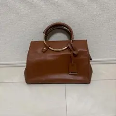 茶色のバッグ
