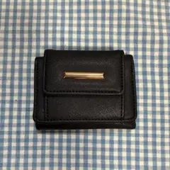 黒い三つ折り財布 合成繊維製 ゴールド金具