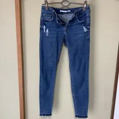 Bershka スキニーデニム ダメージ加工のサムネイル