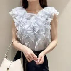 新品 ノースリフリルブラウス