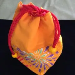 ☀️花火柄の浴衣巾着❣️《女の子用》・【新品・未使用】赤い組紐で開閉です❣️お値下げ‼️