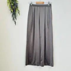 UNIQLO【M】グレー ワイドパンツ　光沢感　動きやすい