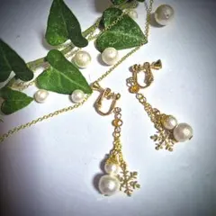 パールと雪の結晶モチーフのハンドメイドイヤリング・ピアス