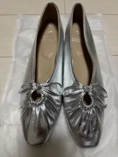 シルバー リボン付き オープントゥ パンプス