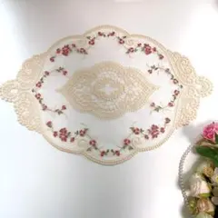 【新品】花柄刺繍入りレース生地　アンティークレース　アイボリー