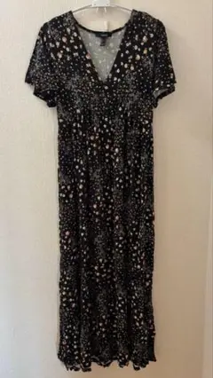 FOREVER 21のフラワープリントブラックロングワンピース