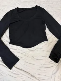 Dazy ブラック クロップド Vネック 長袖