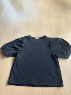 GU ブラック パフスリーブ Tシャツ