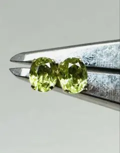 【Thank youセール！】K18　４x５オーバルピアス！ペリドットを使用！