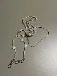 LOWRYSFARM スマホショルダーストラップ ホワイト　シルバー ビーズ