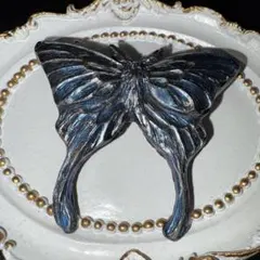 蝶々　ブローチ　ハンドメイド　樹脂製