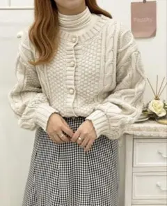 アイボリー　ケーブルニットカーディガン
