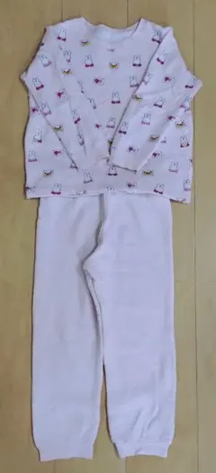 ユニクロ　長袖パジャマ　110センチ ミッフィー　キルティング