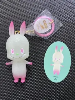 ラブブ　キーホルダー　蓄光　※暗闇で光ります。