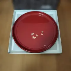 【新品未使用】赤い漆器 蝶の装飾 盆