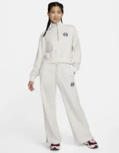 新品《NIKE》刺繍エンブレム入りスウェットセットアップ