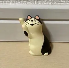 デコレ　コンコンブル　つめとぎ猫　ハチワレ