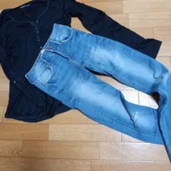 Bershkaダメージスーパースキニーデニム＆黒ロールアップ袖てろてろトップスS