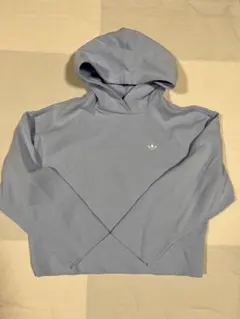 アディダス ライトブルー クロップドパーカー