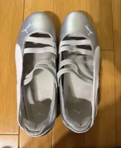 PUMA バレエシューズ シルバーのサムネイル