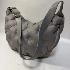 極美品 ヌエール nouer パディング ショルダーバッグ キルティング グレーのサムネイル
