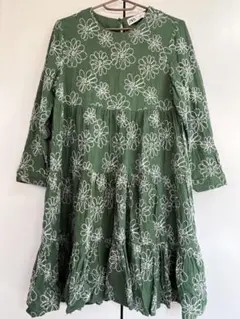 ZARA ザラ　ワンピース　刺繍　グリーン　花柄　フレア