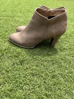 ベージュ スエード アンクルブーツ ヒール8cm