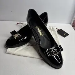 超希少限定品♡SalvatoreFerragamoフェラガモ エナメルパンプス