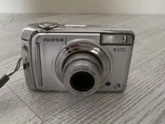 美品【完動品】FUJIFILM FinePix A800 単3電池シルバー - メルカリ