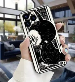 iPhone14 かわいいモノクロアートデザイン ケース　ラブブ風