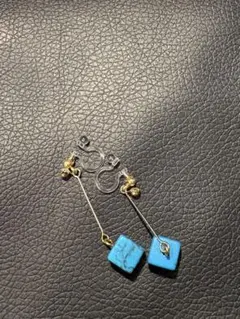ターコイズ色 樹脂イヤリング