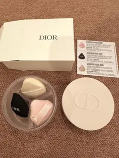 新品未使用Dior ディオール ミニパフセット　ノベルティのサムネイル