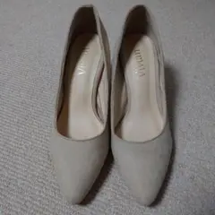 VIVARA ベージュ スエード パンプス 7cmヒール