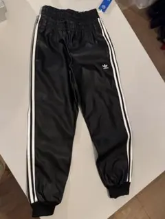 【新品、未使用品】adidas フェイクレザー ジョガーパンツ ブラック