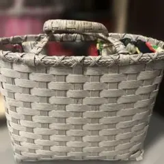 グレーのかごバッグ
