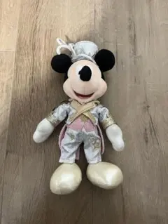 ミッキーマウス ぬいぐるみバッジ　シルバー衣装