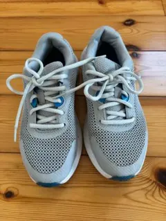 ♡UNDER ARMOUR アンダーアーマー　スニーカー 23cm♡のサムネイル