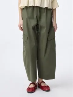 GU WOMEN カーゴバレルアンクルパンツS 標準丈カーキ