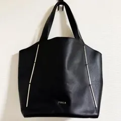 【新品タグ付】FURLA デイジートートバッグサフィアーノレザー自立 黒 新品タグ付】FURLA デイジートートバッグサフィアーノレザー自立 黒