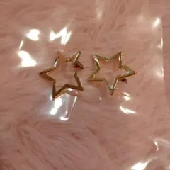 スターモチーフ ゴールドカラー ピアス 両耳用