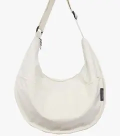 ショルダーバッグ　ハーフムーン型