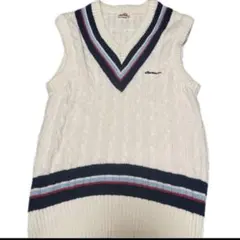 白、ニットベスト早い者勝ち！